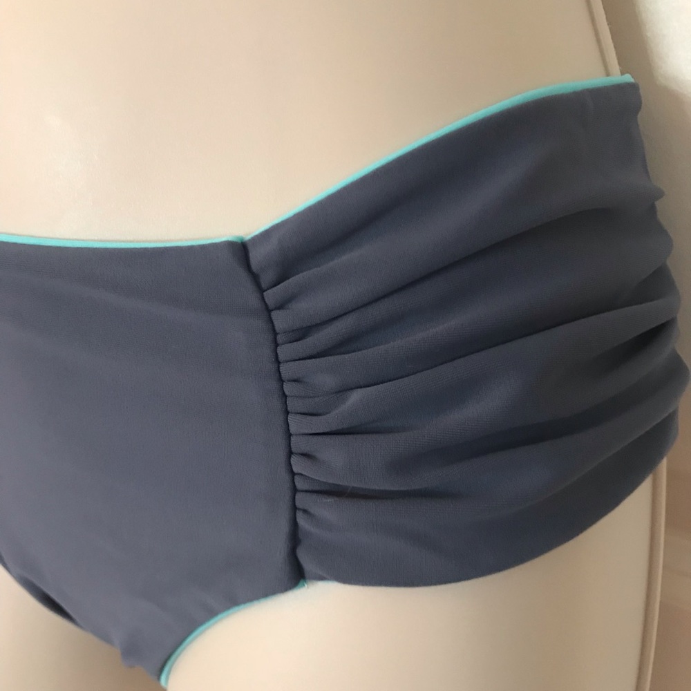⭐️NWT⭐️ Beach Rays Reversible Bikini - Picture 6 of 8